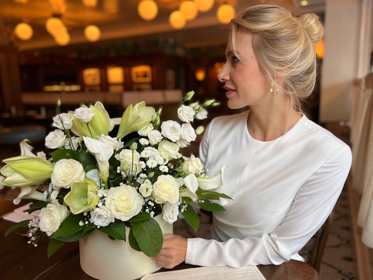 Elegance collection. Flower hat box