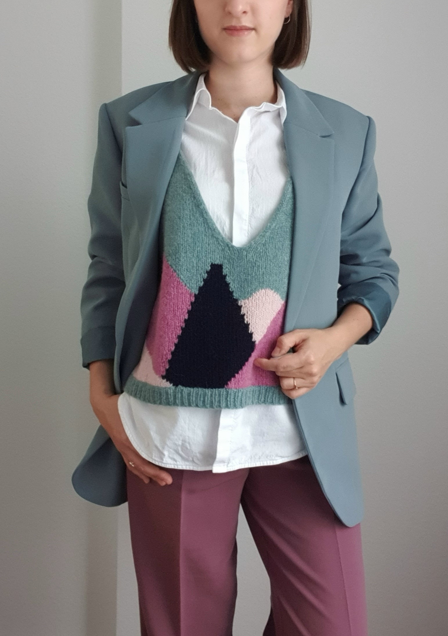 Описание безрукавки MOUNTAINS_VEST english
