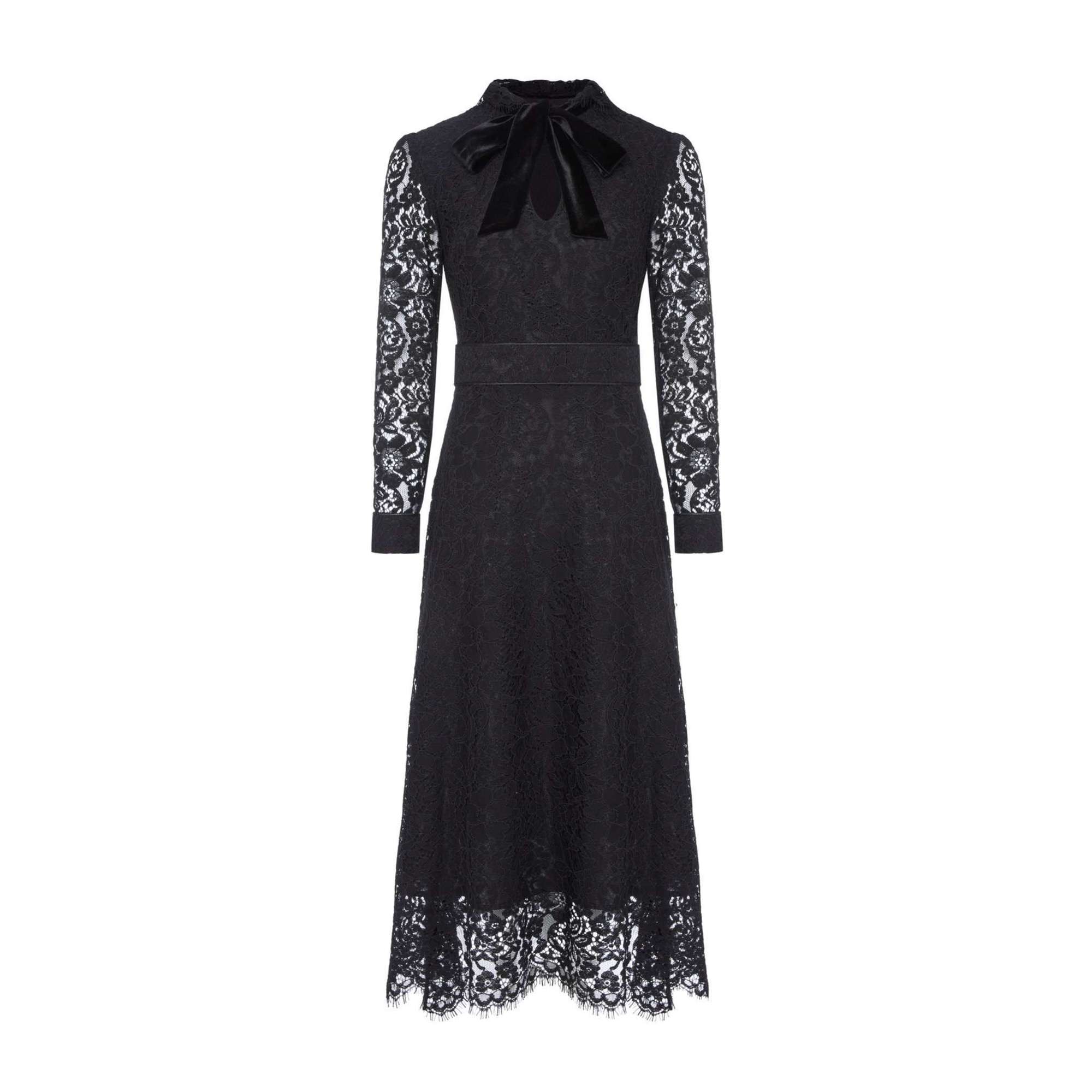 Черное кружевное платье – идеальный образ для соблазнения