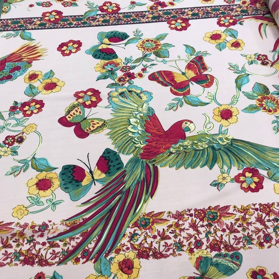 Шелковый крепдешин V@lentino Bird of paradise in the forest  фон пастельный розовый с принтом multicolor