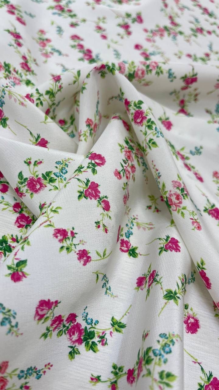 Шелковый крепдешин фон натуральный белый с цветочным принтом