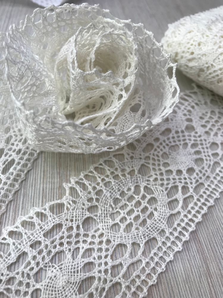 Льняное кружево чешское молочного цвета