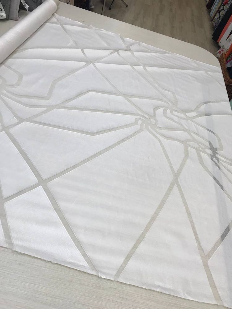 Шелковый жаккард с хлопком белого цвета