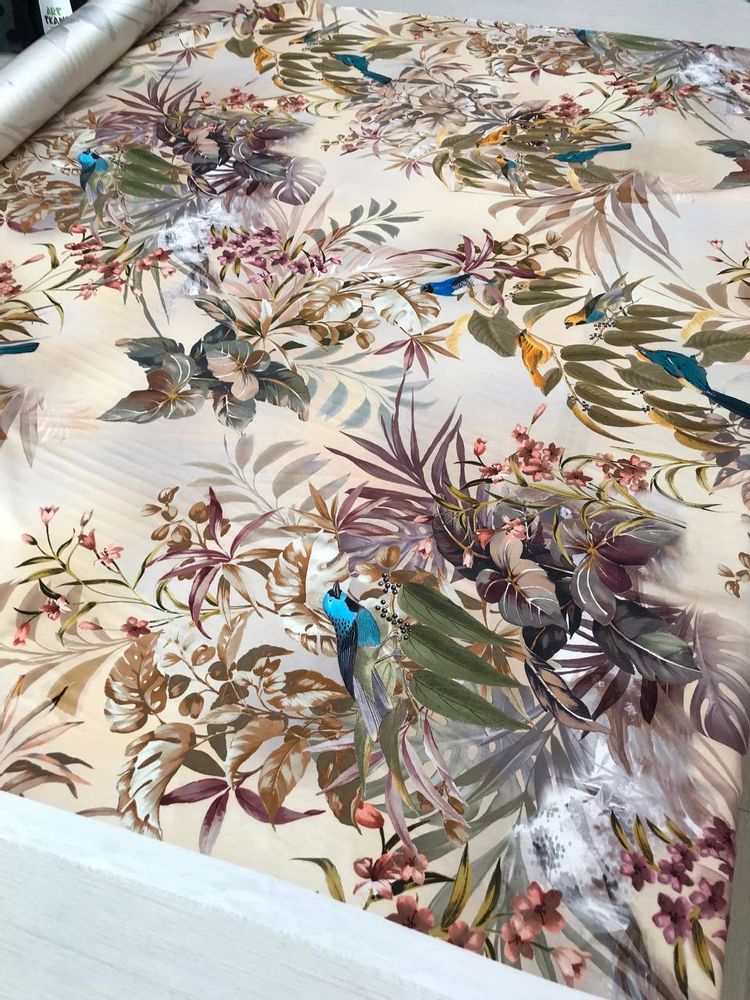 2м Шелк атласный с эластаном Zim.merman фон бежевый с цветочным принтом