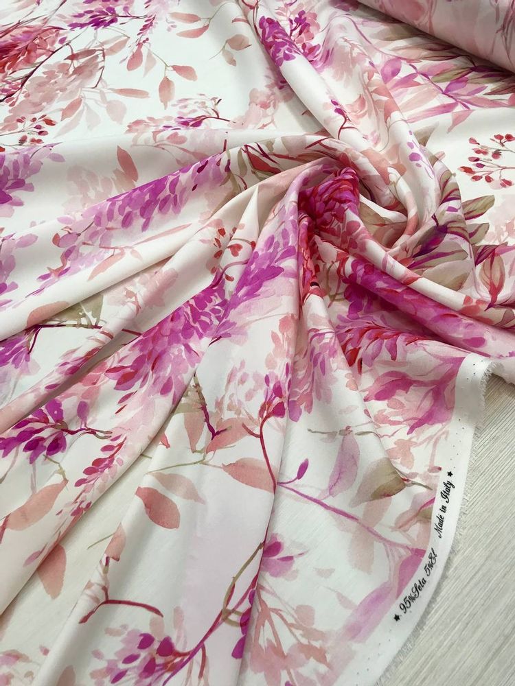 Шелк атласный с эластаном Zim.merman фон молочный с цветочным принтом