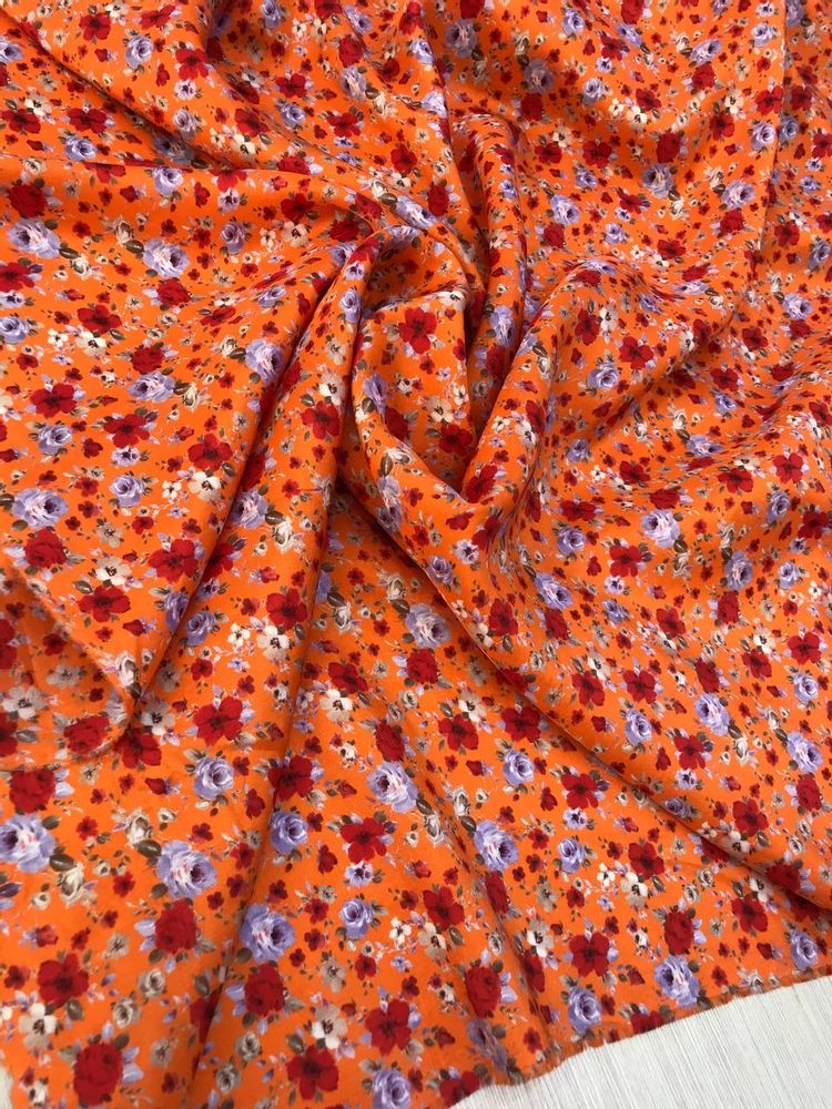 Шёлк атласный PAROSH фон оранжевый с красно-белыми цветами