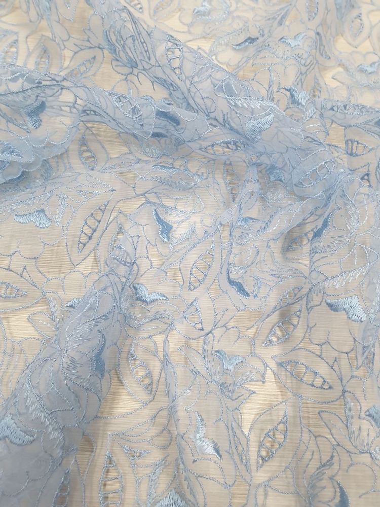 2,95м Вышивка 3D на органзе пастельно-голубой