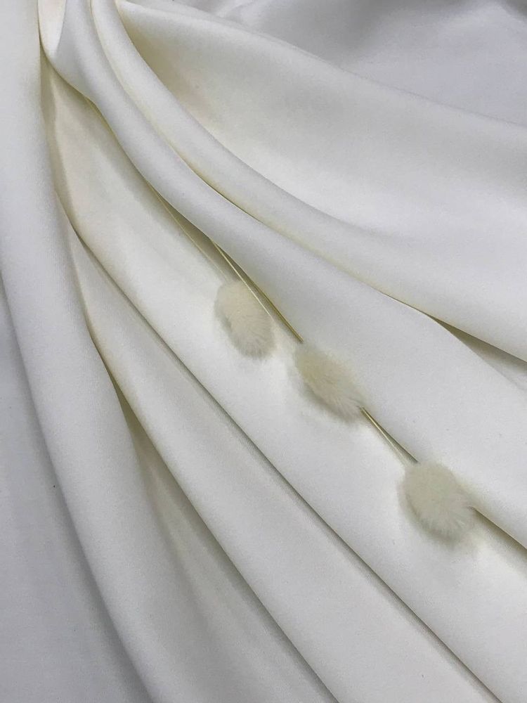 Шёлковое кади молочного цвета