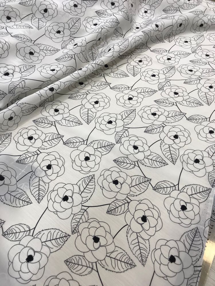 2,64м Шелковый крепдешин Ch@nel черный цветочный принт на белом фоне