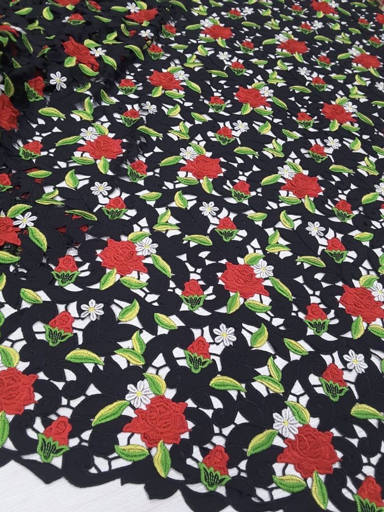 3,1м Итальянское кружево из коллекции DG черное с красными розами