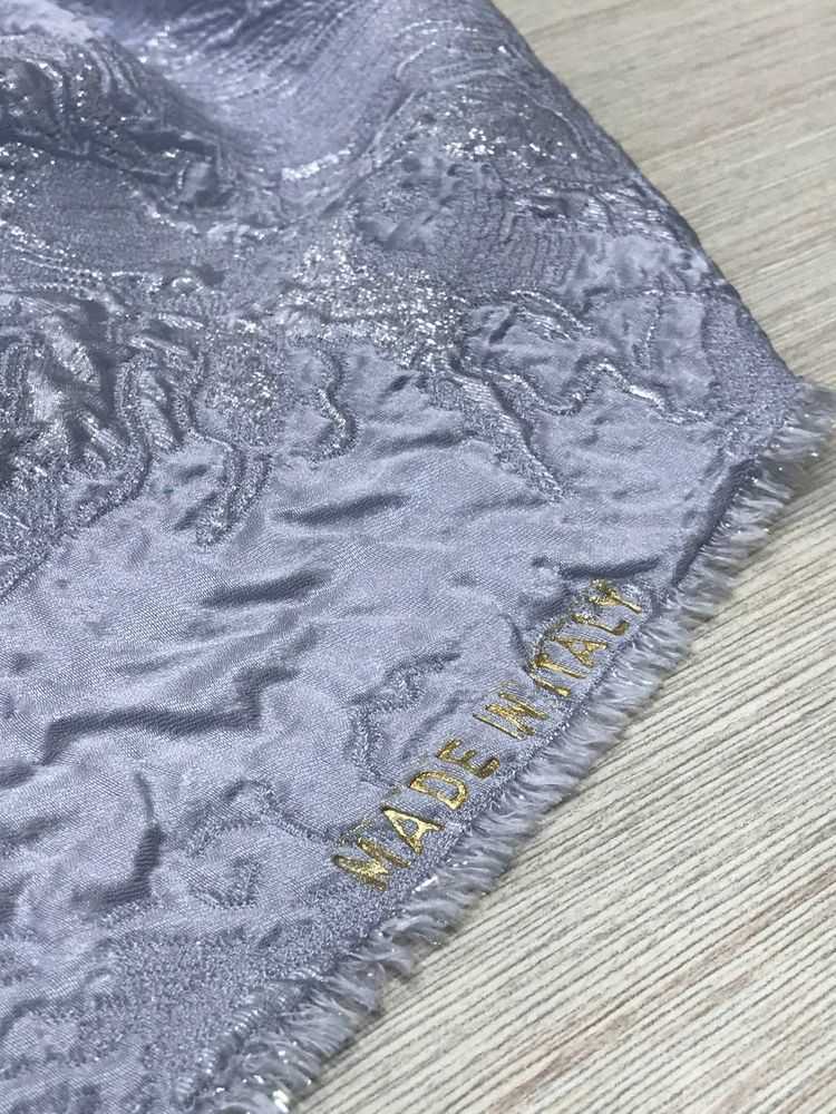 Шелковый жаккард с добавлением мононити из люрекса небесно-голубого цвета