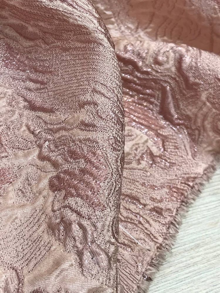 1,87м Шелковый жаккард с добавлением мононити из люрекса розовый “палая Роза”