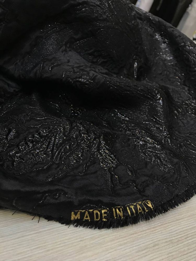 2,85м Шелковый жаккард с добавлением мононити из люрекса угольно-черного цвета