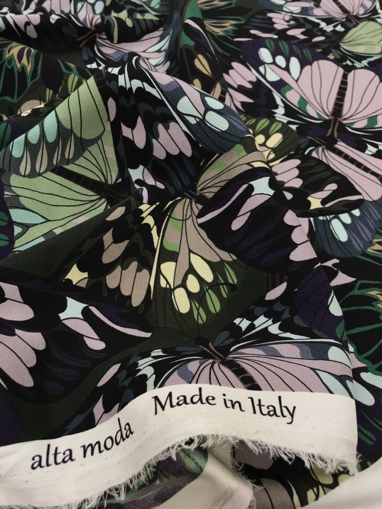 2,1 м Шелк атласный с эластаном V@lentino фон черный, принт в зелено-серых оттенках