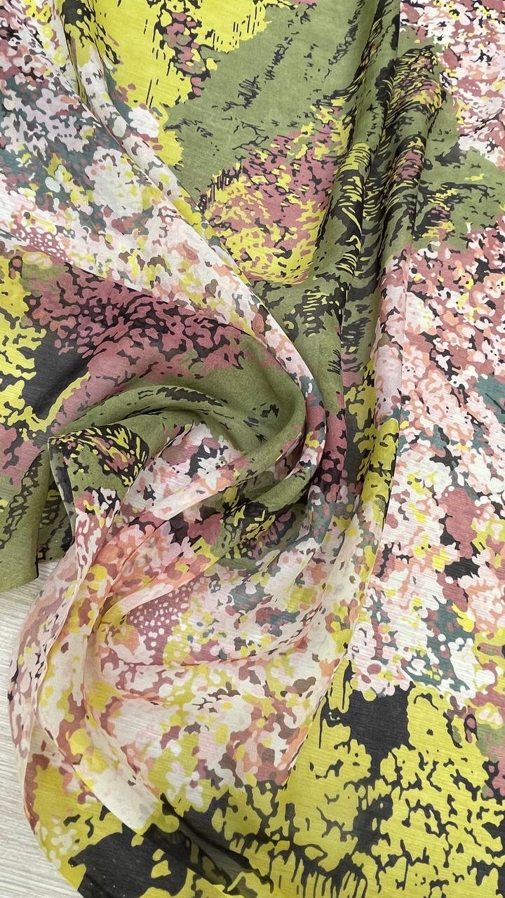 Шифон-жоржет шелковый Gi@mbattista V@lli фон темно-зеленый, принт желтый/пудровый/черный