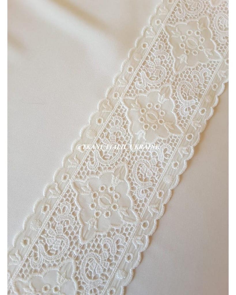 Эксклюзивное шитье на батисте из коллекции V@lentino молочного цвета