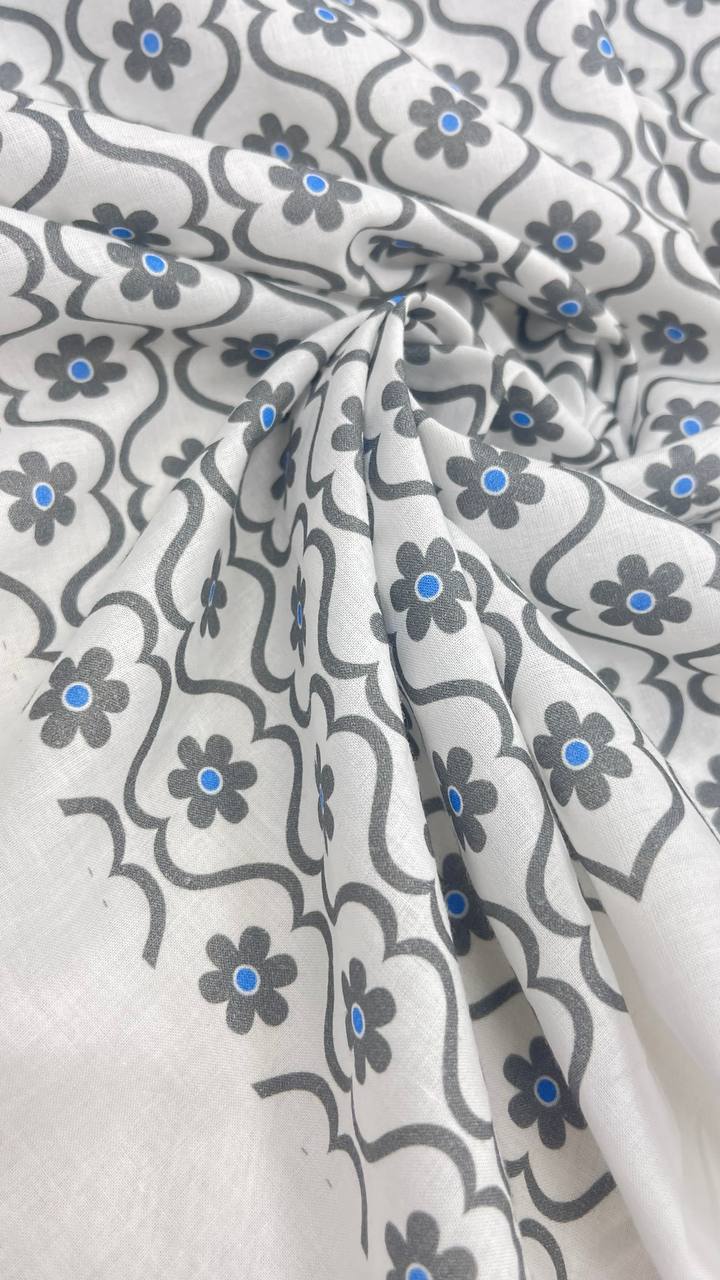 2 купона Батист фон белый с цветочным серым принтом