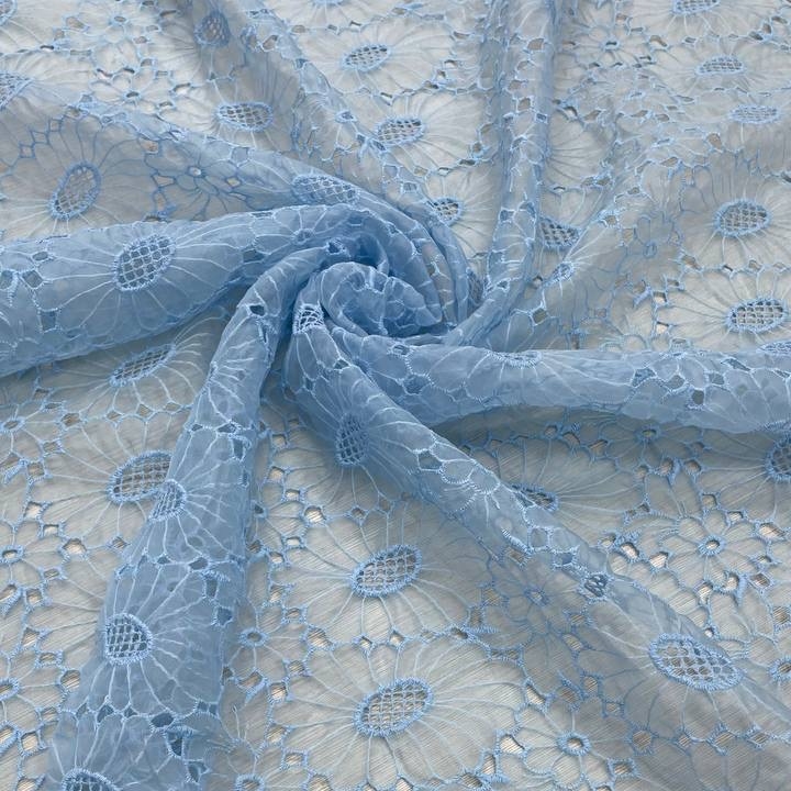 2,5м Шитье голубое на шелковой органзе небесно-голубого цвета
