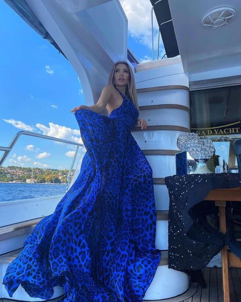 Шелк атласный с эластаном DG леопардовый принт на синем фоне