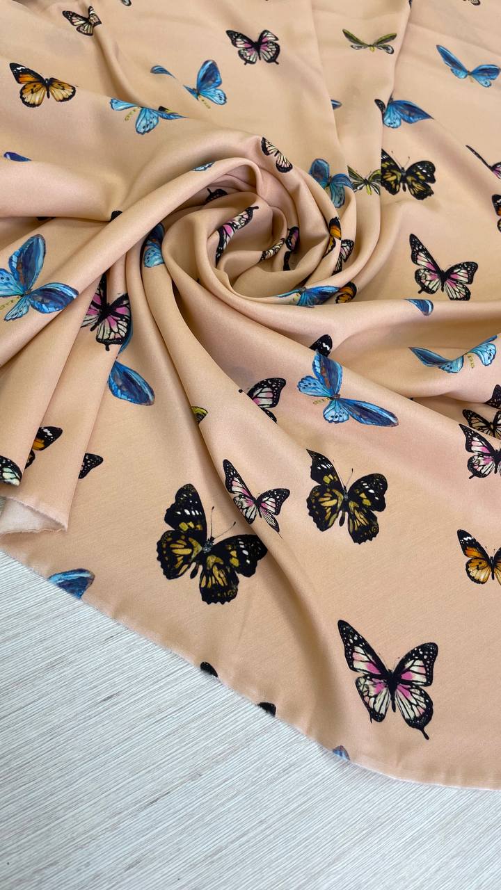 1,49м; 1,17м Шелк атласный с эластаном фон телесный, принт бабочки