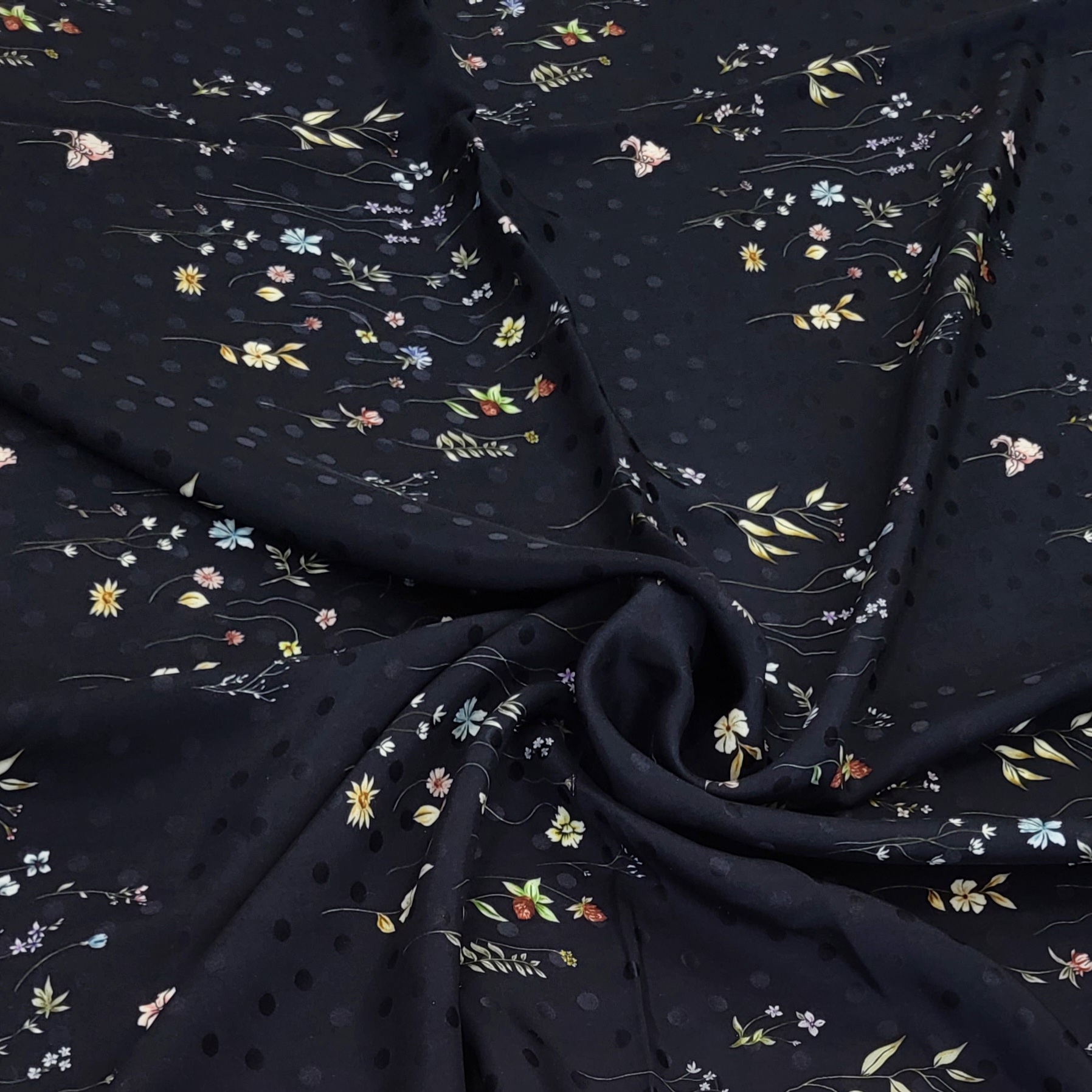 Шелк атласный с жаккардовым плетением exclusive design черный фон с цветочным принтом