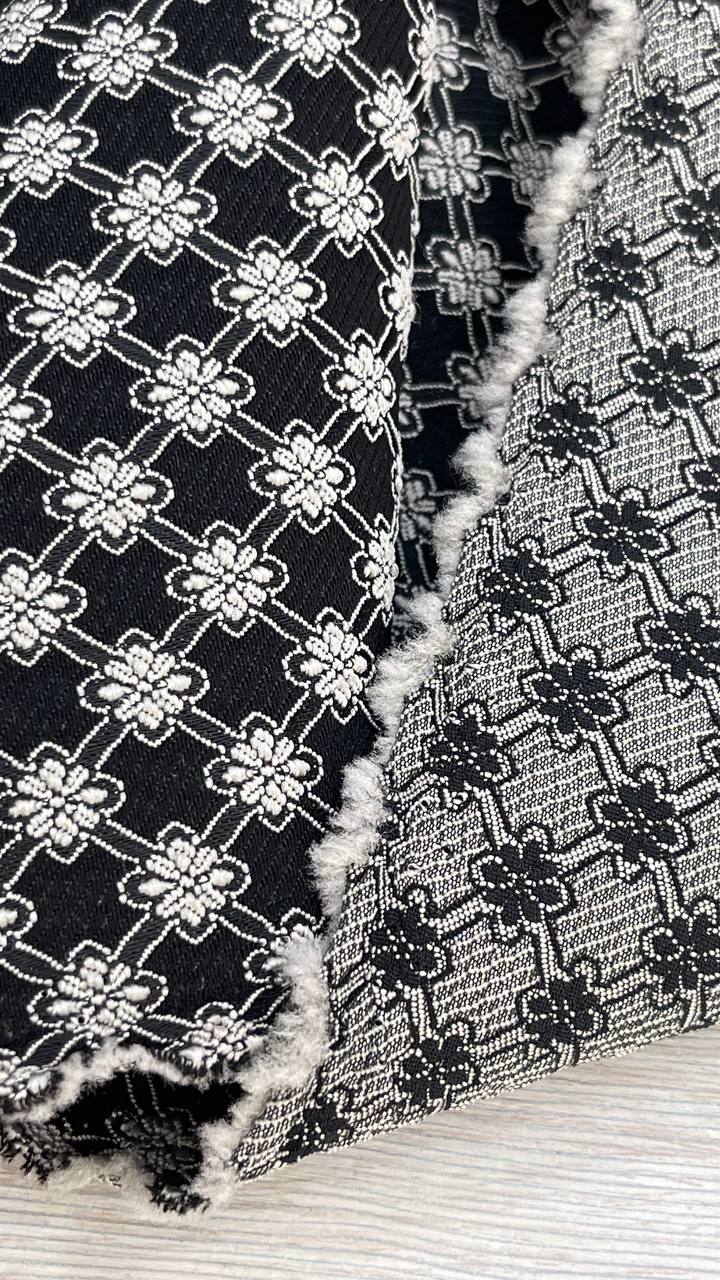 1м Хлопковый жаккард с эластаном черно-белый с цветочным принтом