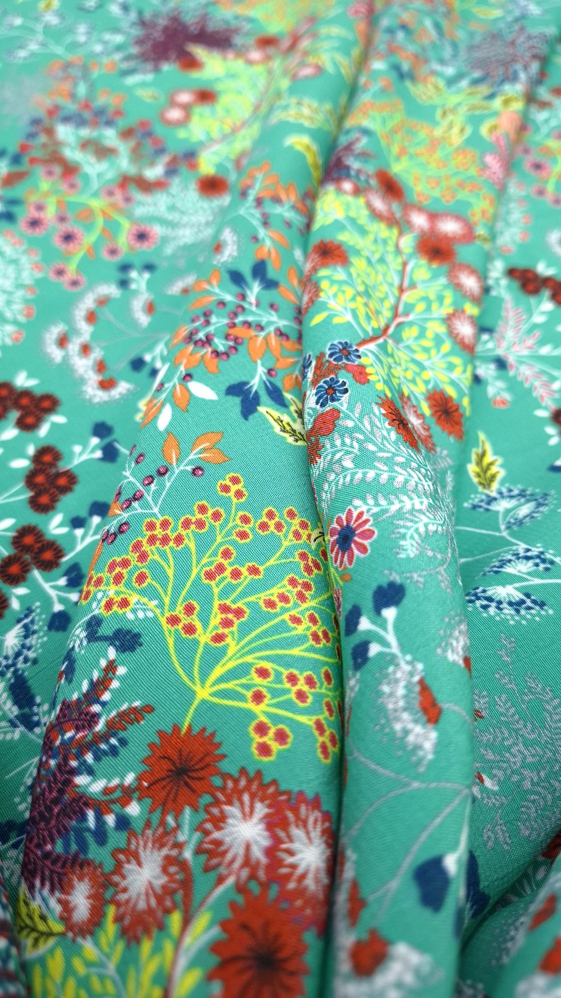 Плательная вискоза цвета морской волны с цветочным принтом