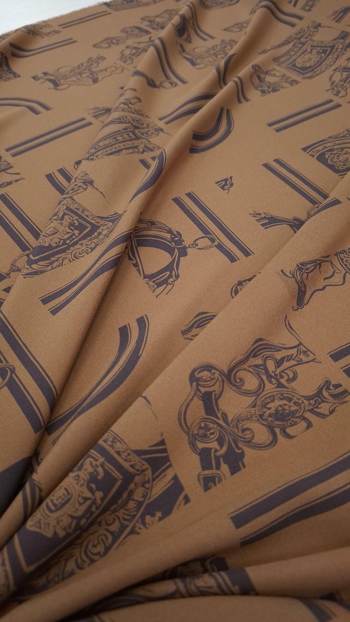 2,8м Шелк атласный с эластаном H.ermes коричневый с карамельным оттенком