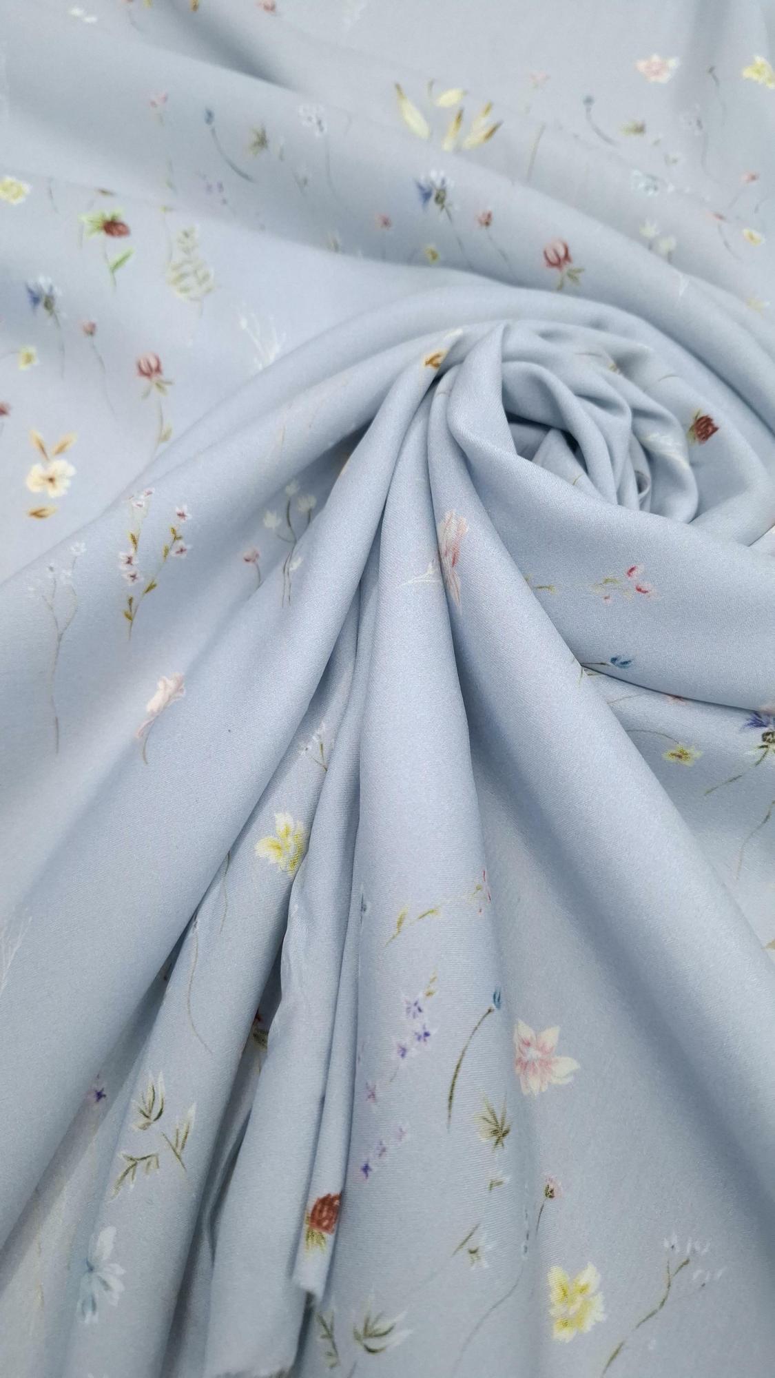 Шелк атласный с эластаном exclusive design цветочный принт на голубом фоне
