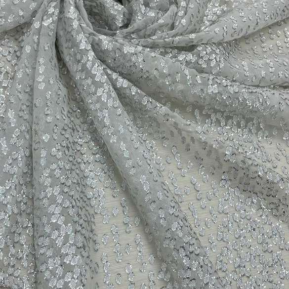 1,2м Шелк филькупе серебристого цвета с серой основой