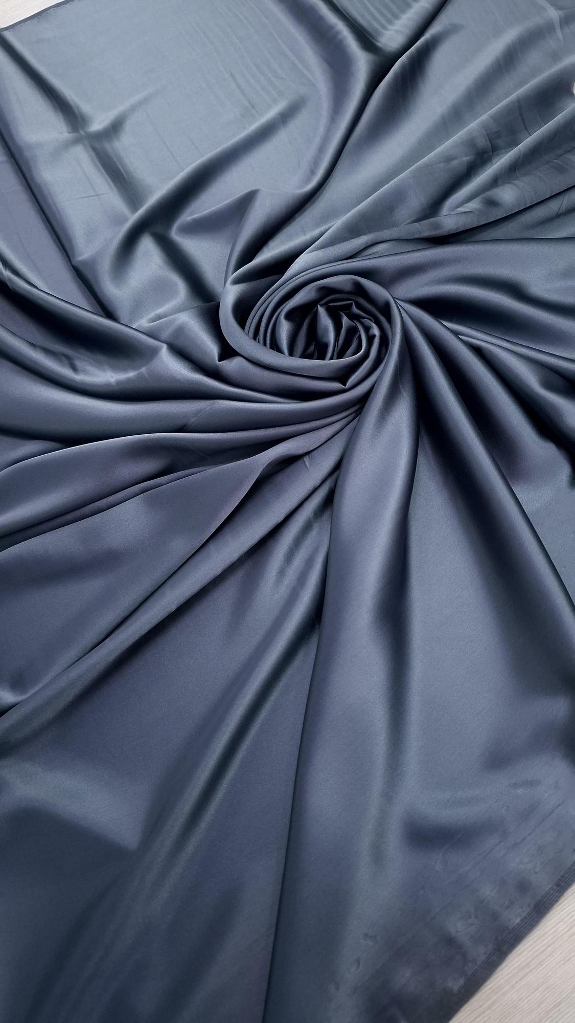 Шелк атласный с эластаном Scervin0 глубокий графитовый с синим подтоном