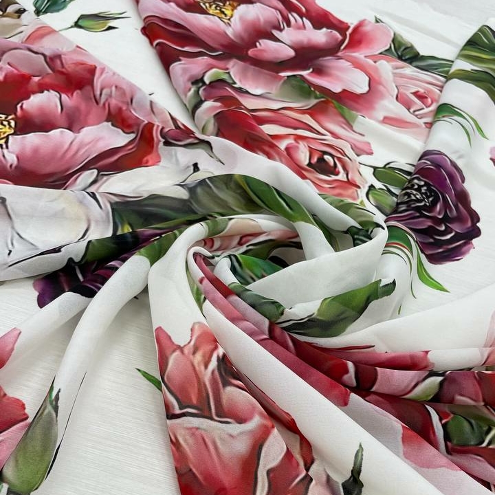 2,95м Шифон-жоржет шелковый розы на белом фоне