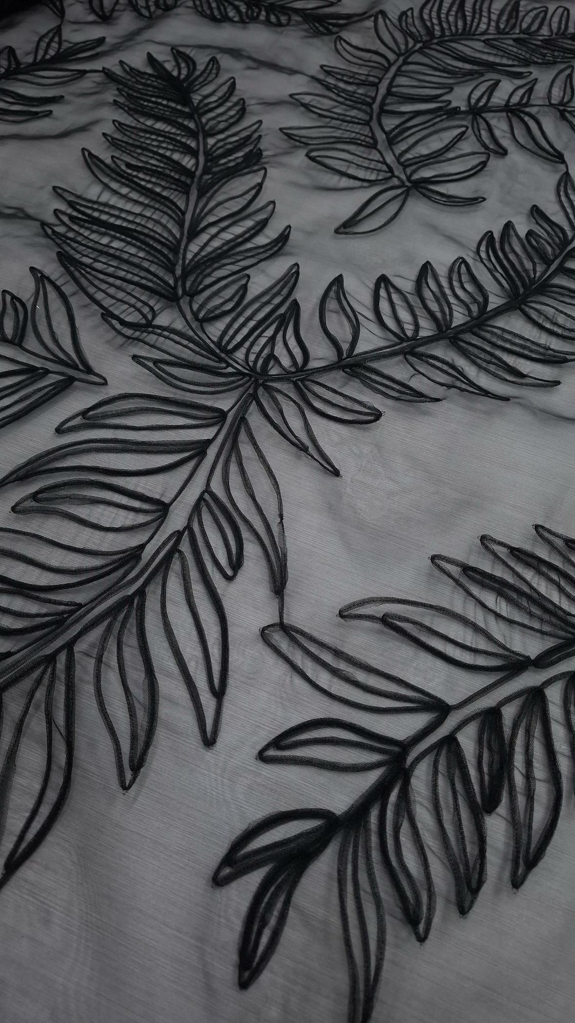 Вышивка 3D шнуром на органзе Brunell0 Cucinelli черного цвета