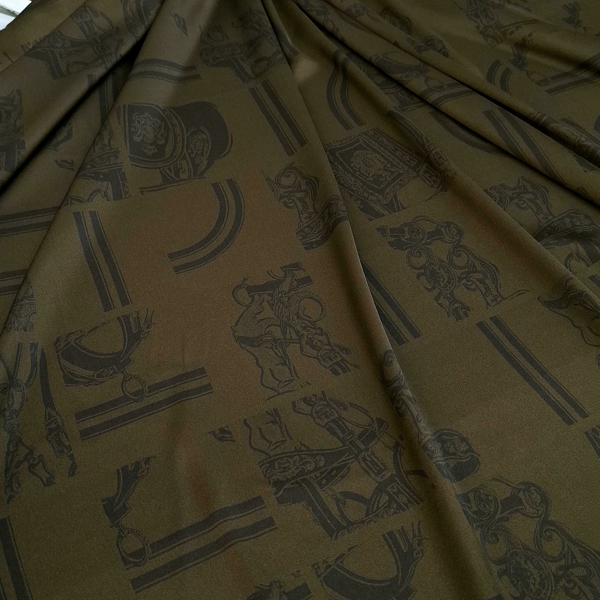 Шелк атласный с эластаном H.erm.s оливково-шоколадный