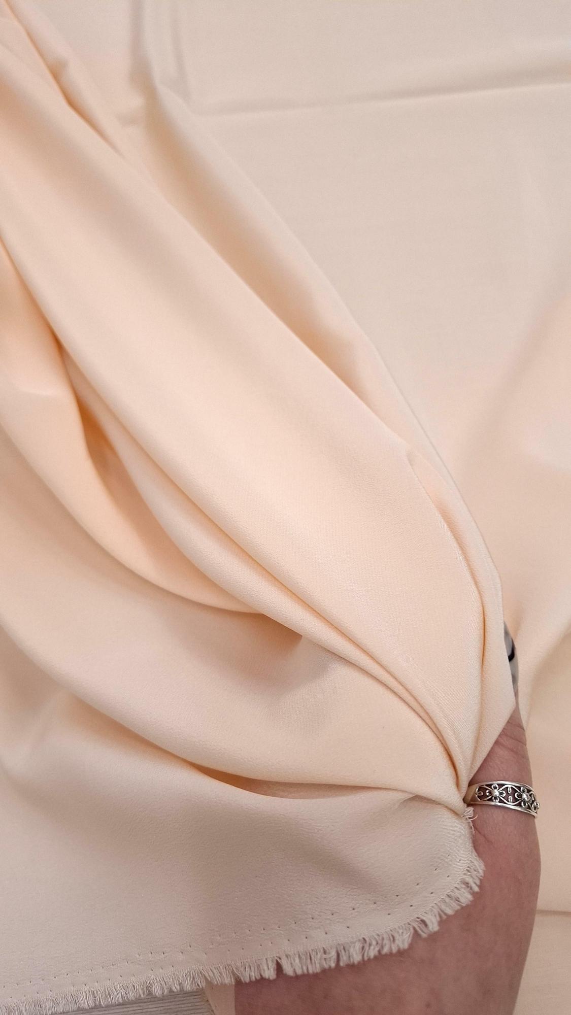 1,7м Шелковый крепдешин персикового цвета