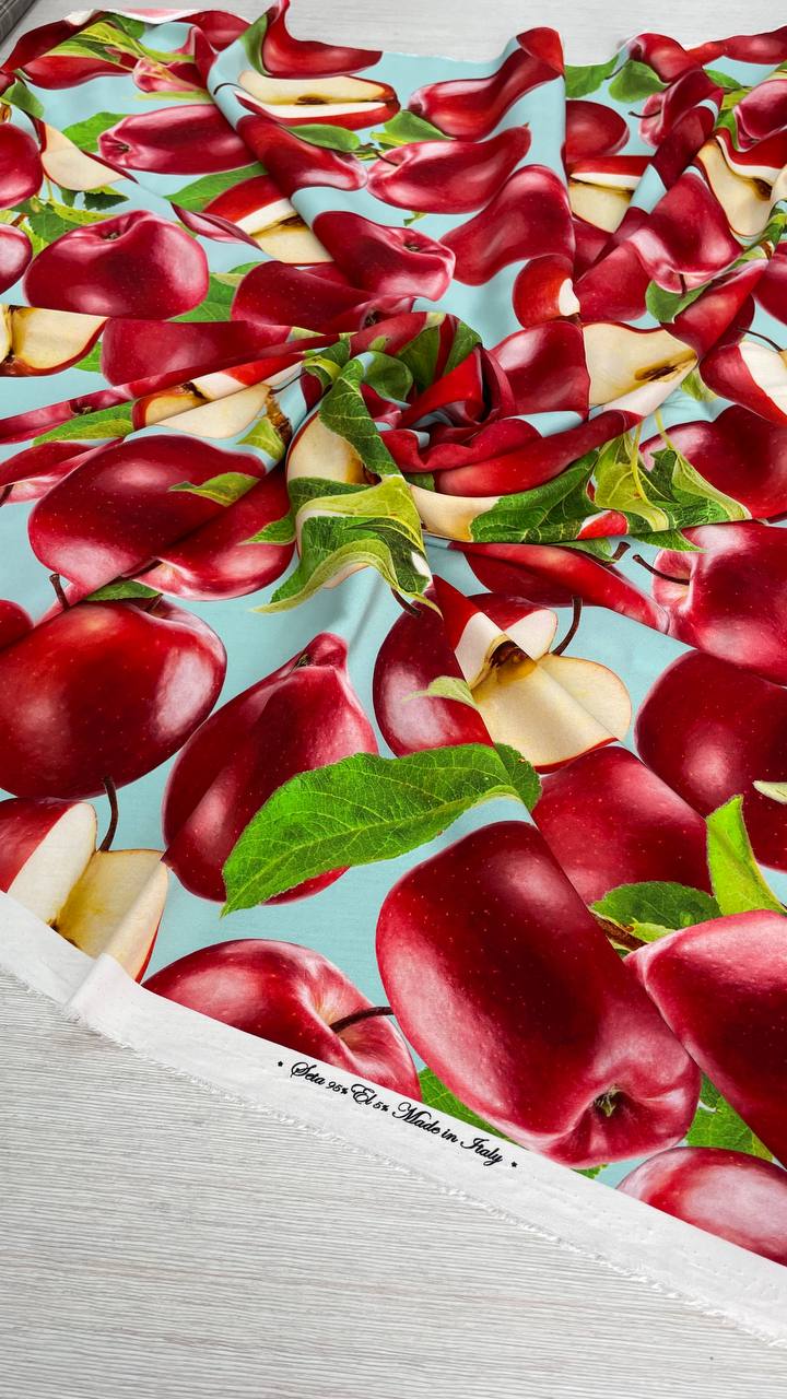 2,35m Шелк атласный с эластаном DG яблоки на голубом фоне