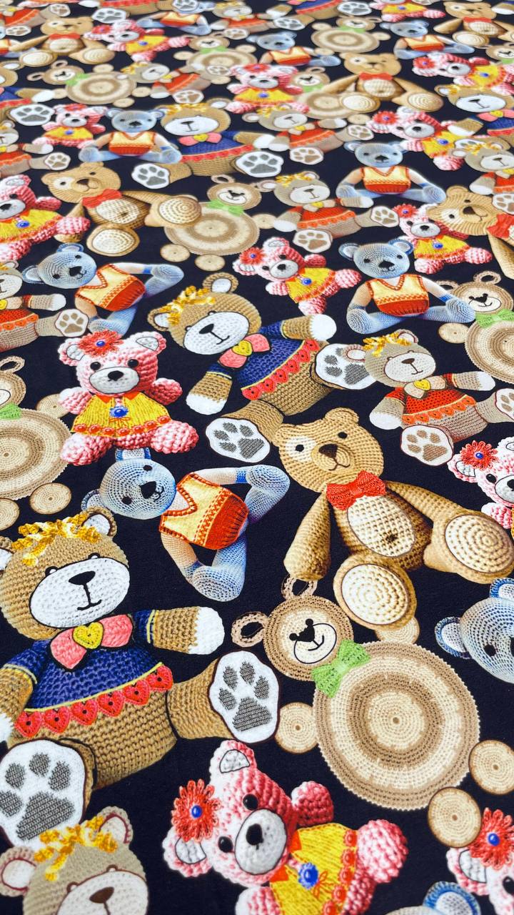 1,56м Шелк атласный с эластаном DG мишки на черном фоне