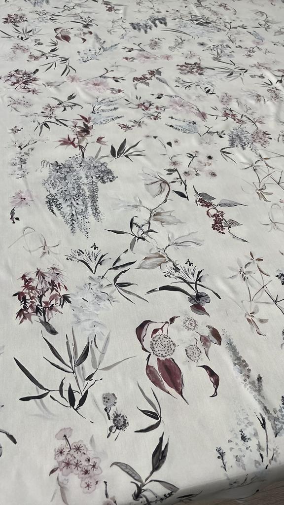 Шелк атласный с эластаном D.or с цветочным принтом