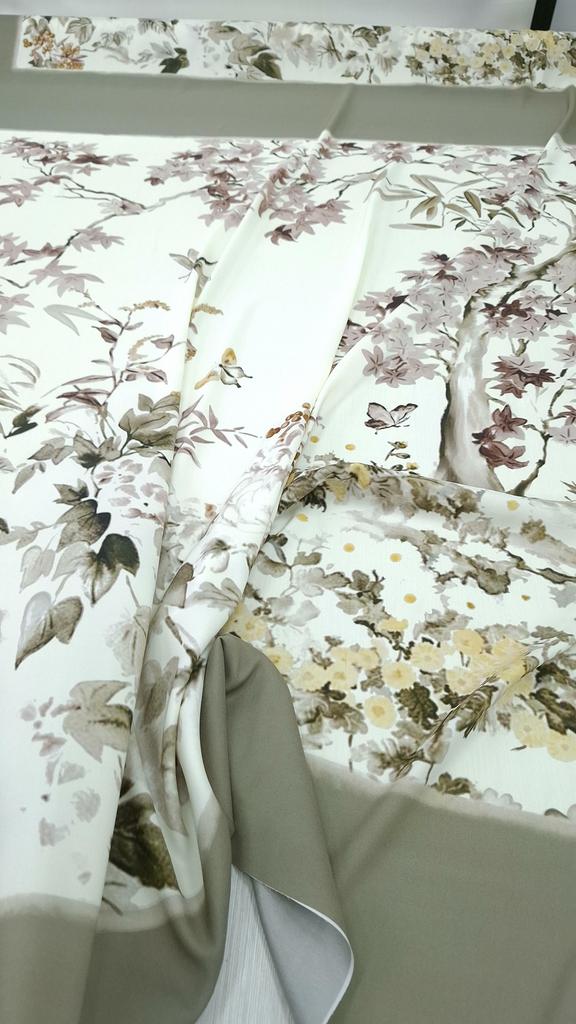 Шелк атласный с эластаном D.or  кремовый фон с цветами купон