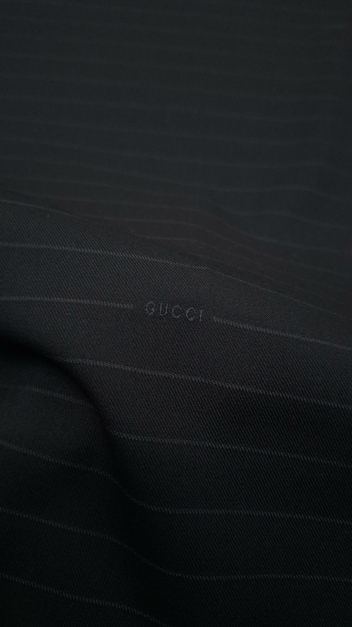 Костюмная шерсть G.ucci черная с серой полоской и логотипом