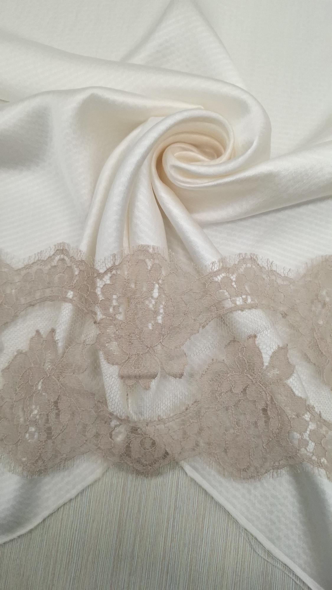 1,22м Кружево DG бежевого цвета