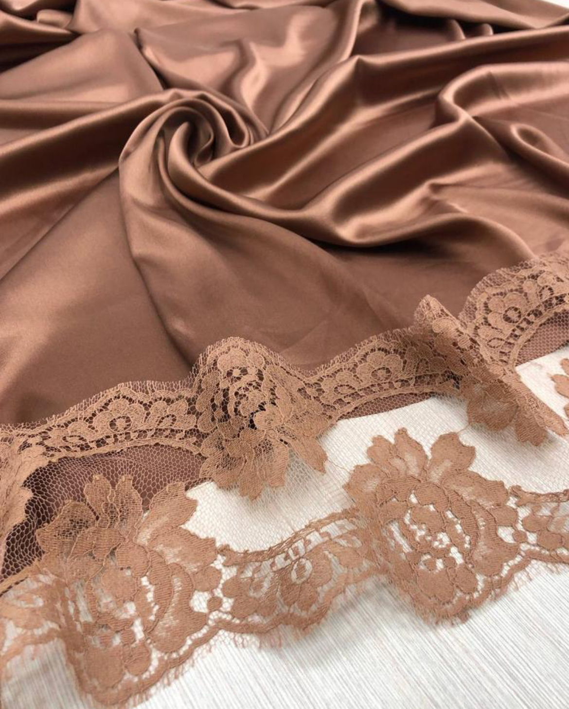 1,25м Кружево S0lstiss коричневого цвета