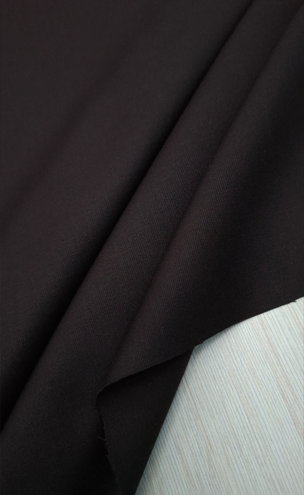 Костюмно-плательная ткань цвета горький шоколад