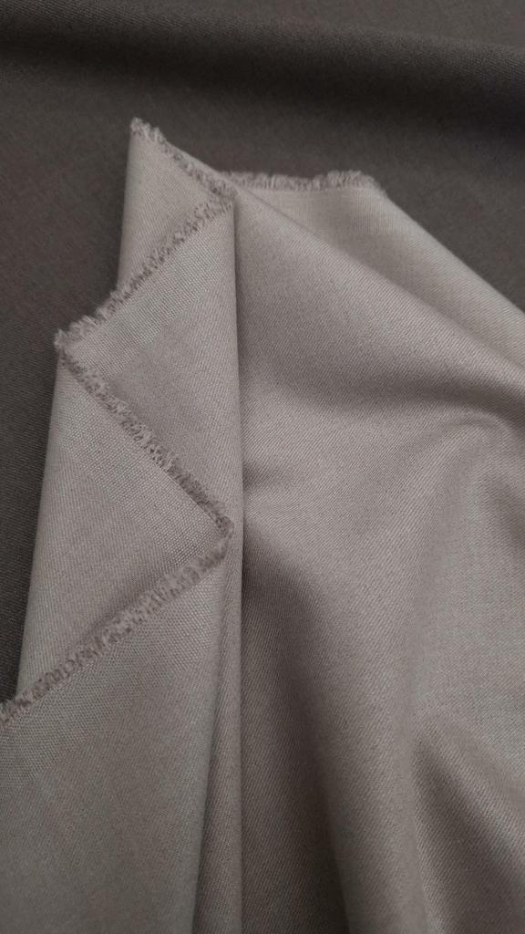 Костюмно-плательная ткань цвета светлый беж