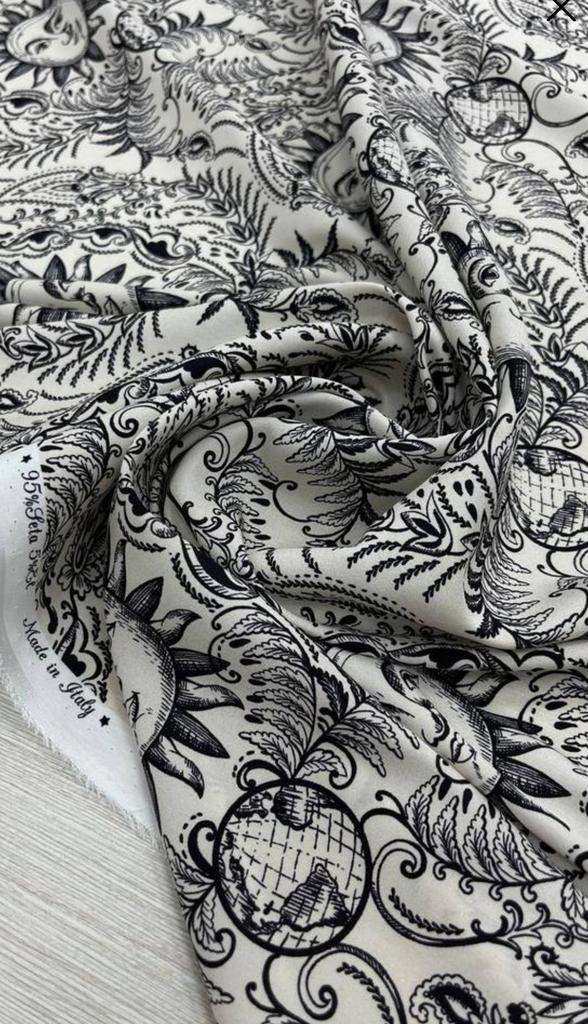 1,07м Шелк атласный с эластаном в стиле D.or принт черный на молочном фоне