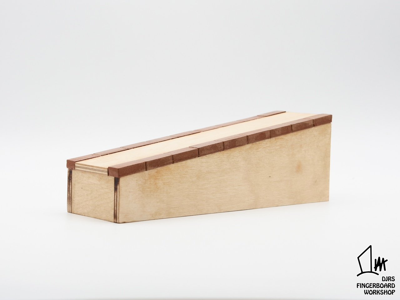 Фигура фингерборд DJRS WOOD ANGLE BOX DOUBLE BRICK