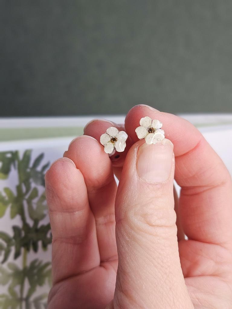 Boucles d'oreilles spirées blanches