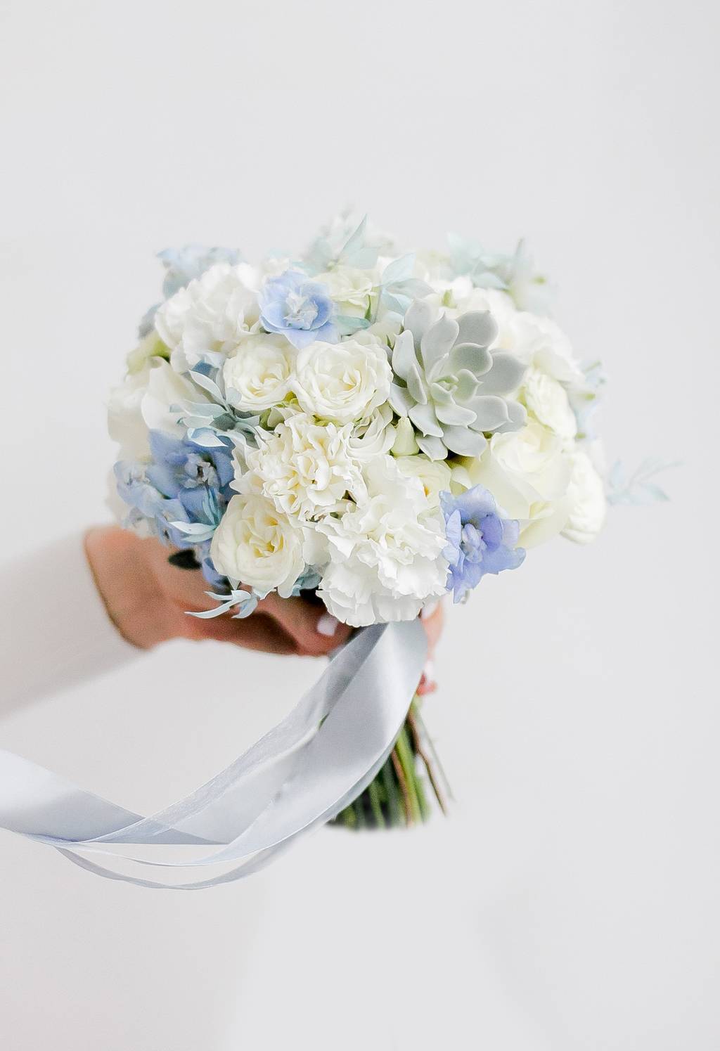 Свадебный букет невесты в голубых тонах