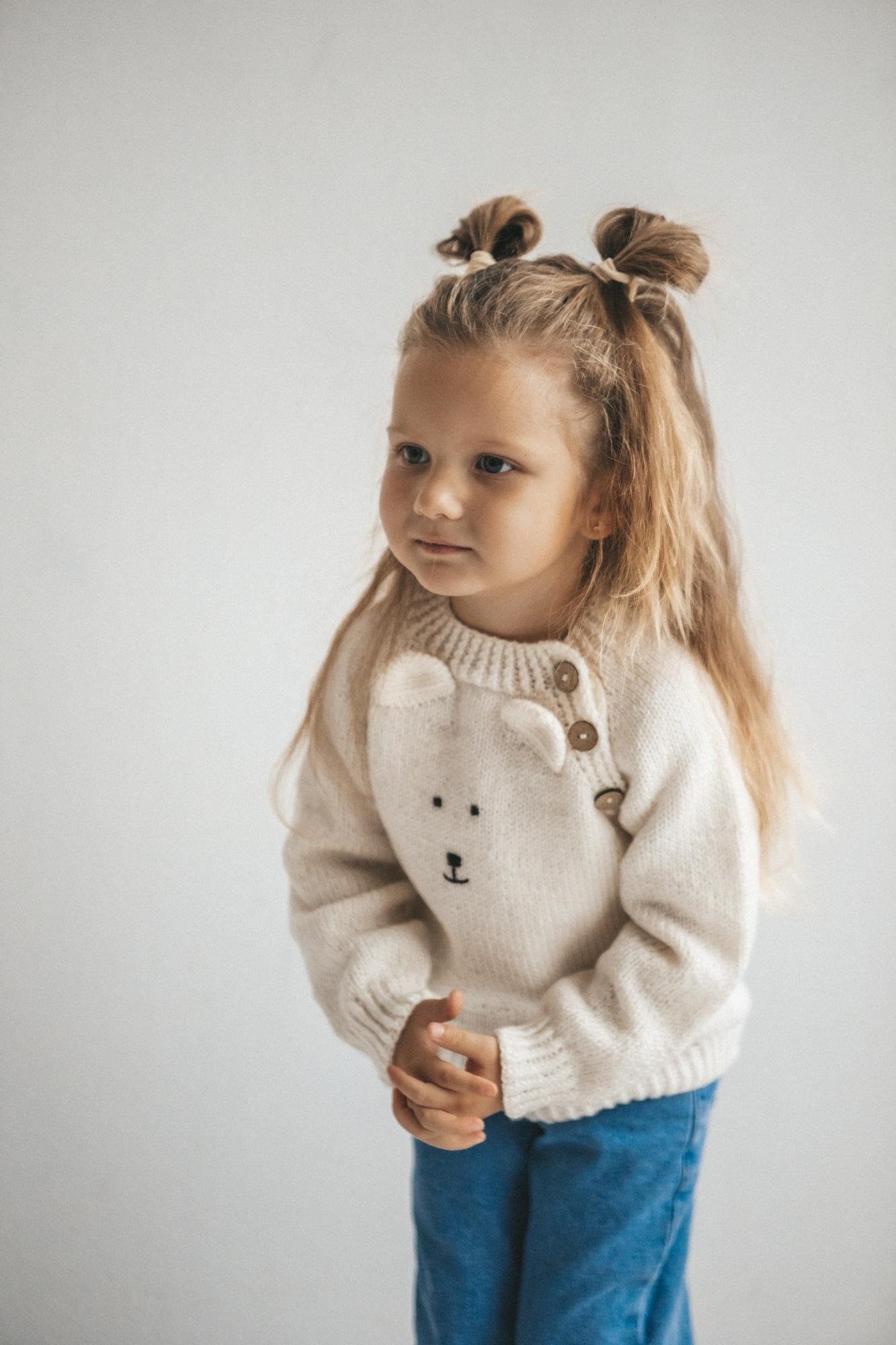 Вязаный детский свитер