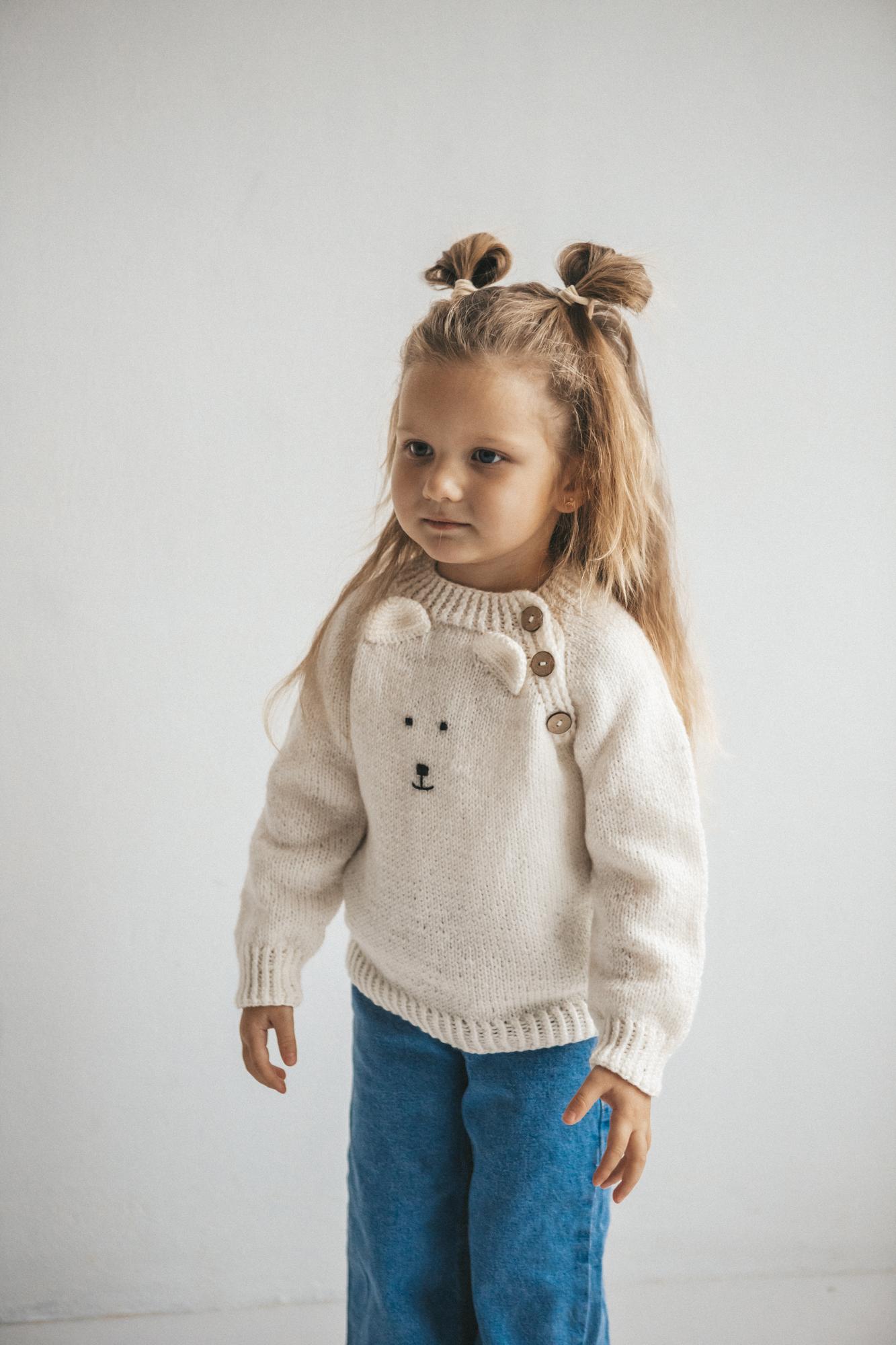 Вязаный детский свитер